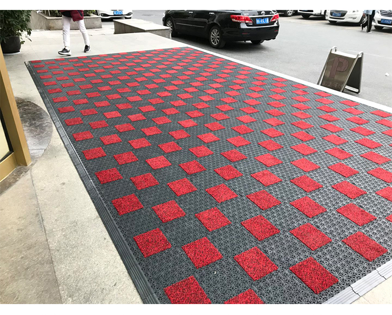 下雨天路滑小地垫大用途-豪迈地垫